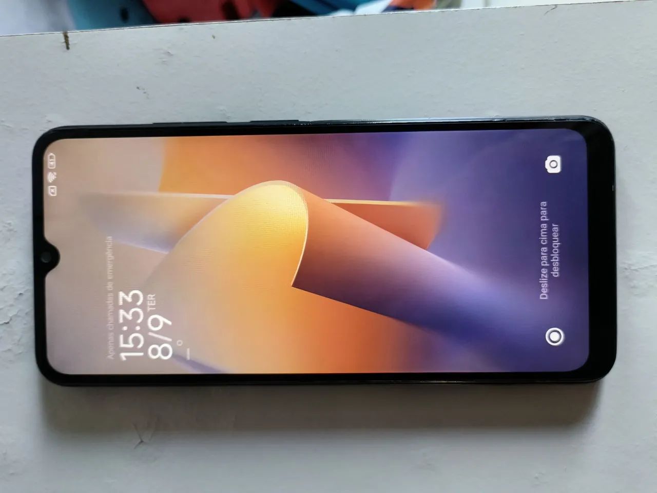 Celular semi-novo Redmi 12C + carregador.