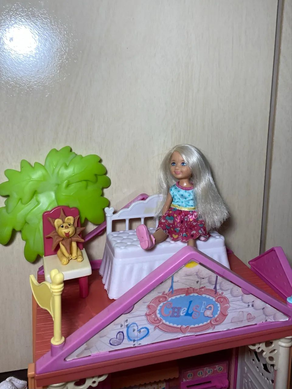 Casinha da Chelsea + Playground e 3 bonecas inclusas ( o menino já foi vendido ) - Foto 2