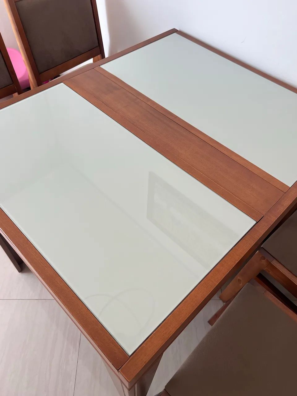 Mesa de jantar extensível com 4 cadeiras de madeira  - Foto 4