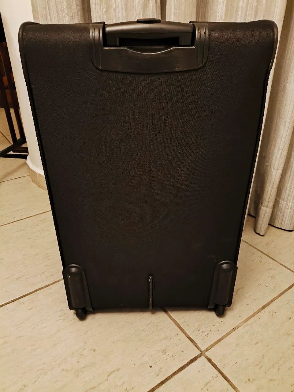 Mala de viagem,  média, preta, muito resistente  - Foto 3