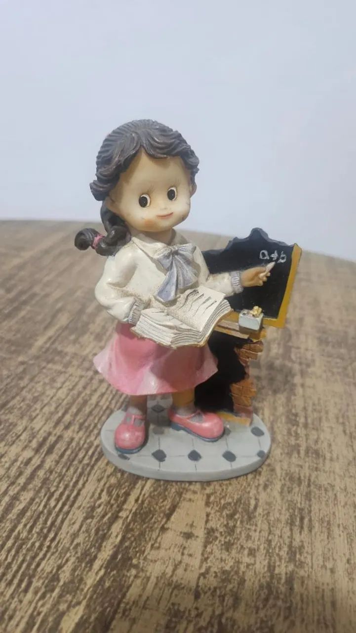 Boneca porcelana professora