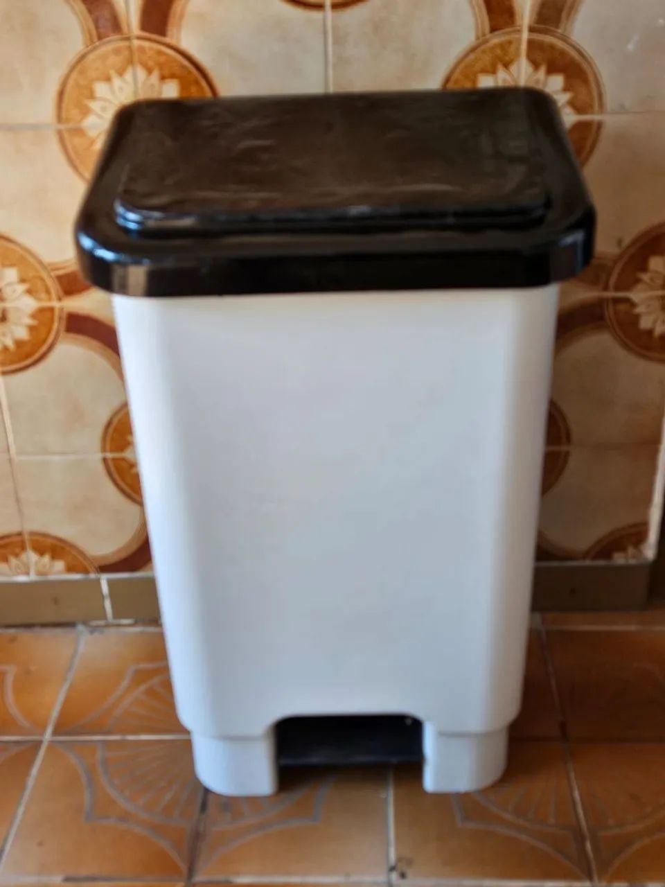 Lixeira com pedal 