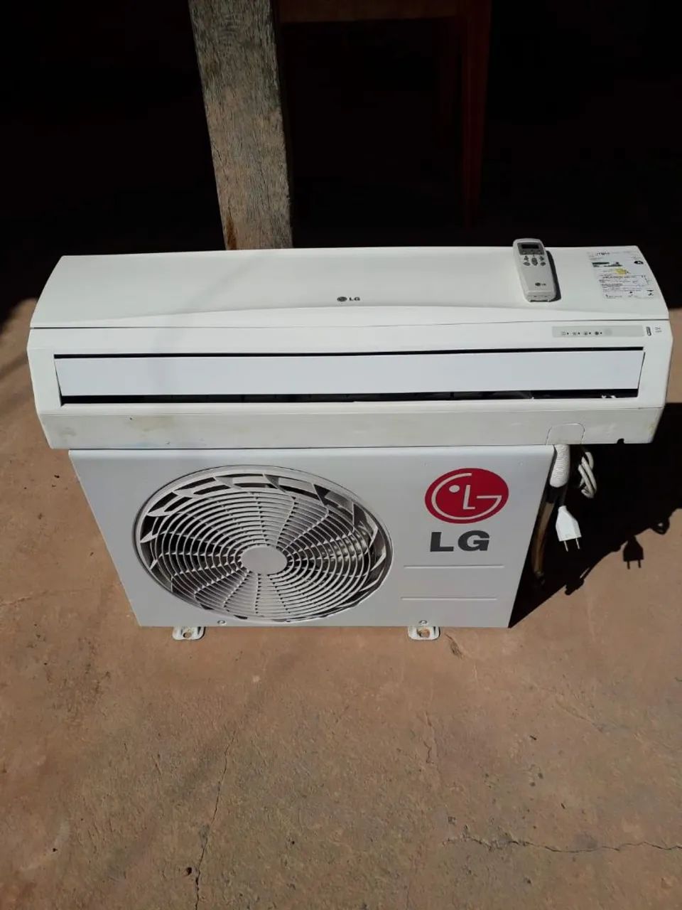 Central de ar convencional lg de 9 mil btus,com instalação padrão inclusa no valor .