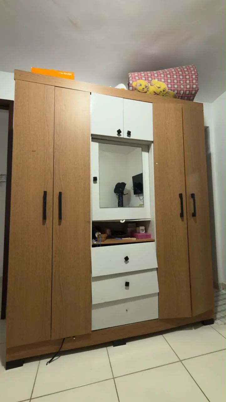 Guarda-roupa com espelho e gavetas - Foto 2