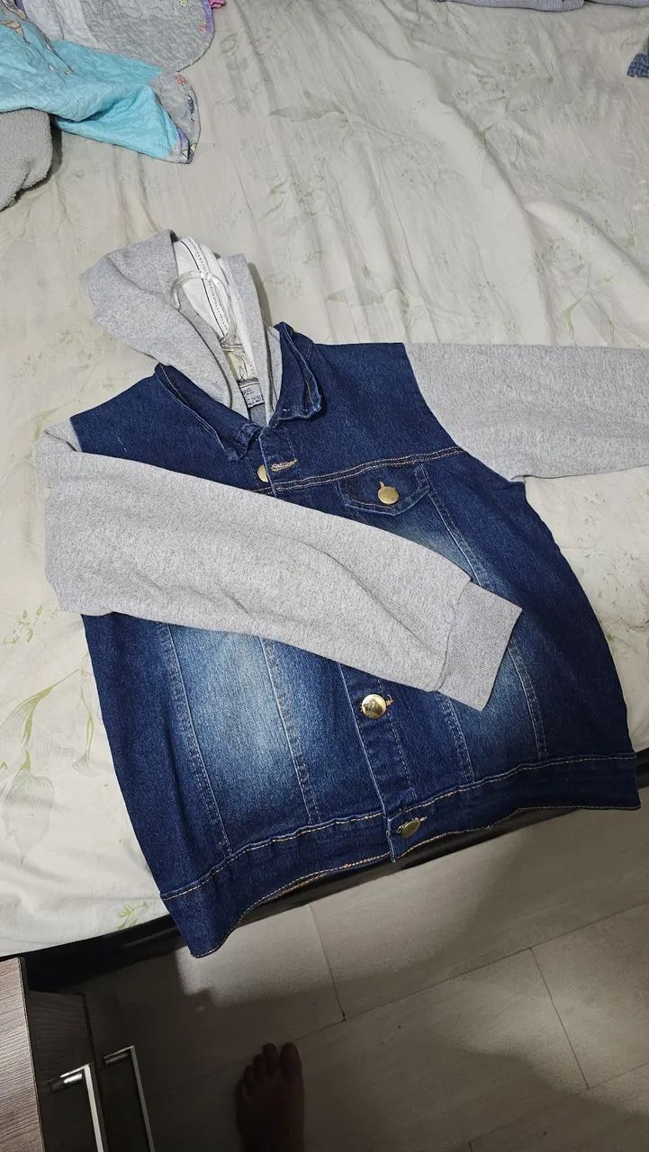 Jaqueta jeans com manga moleton - Foto 2