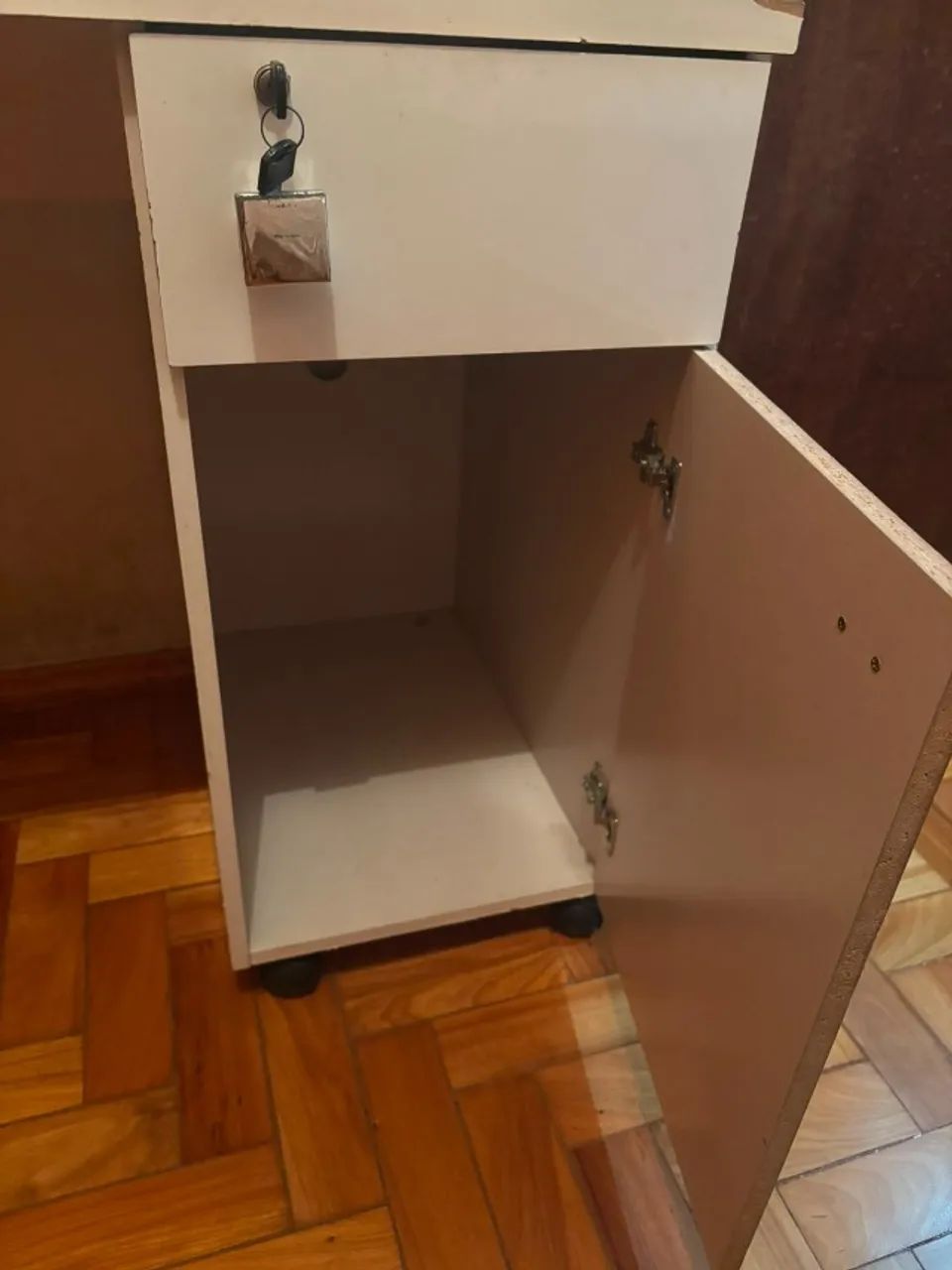 Escrivaninha com Gaveteiro - 1,35m - Usada - Foto 2