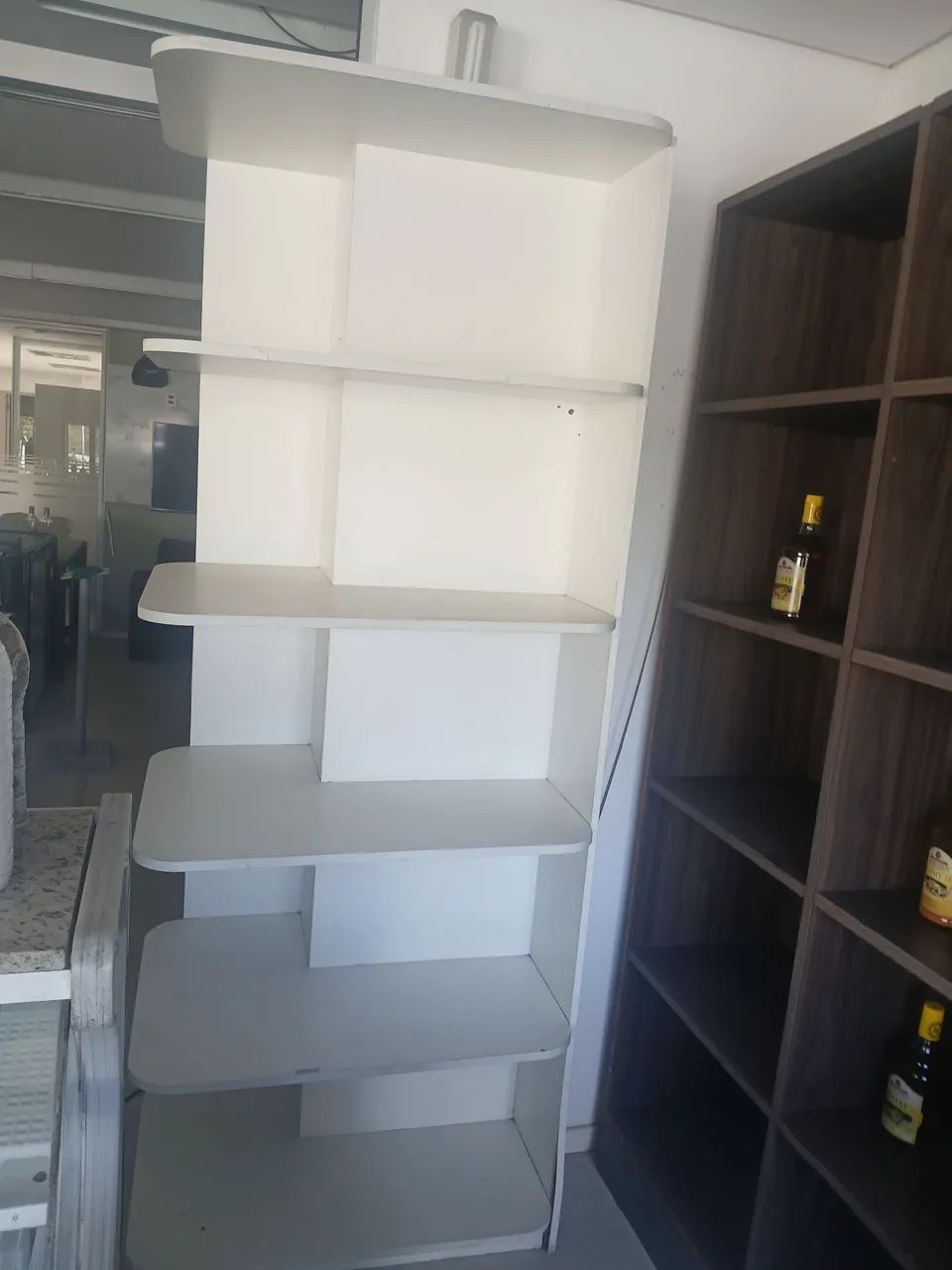 Prateleiras e nichos para lojas de conveniência.  - Foto 2