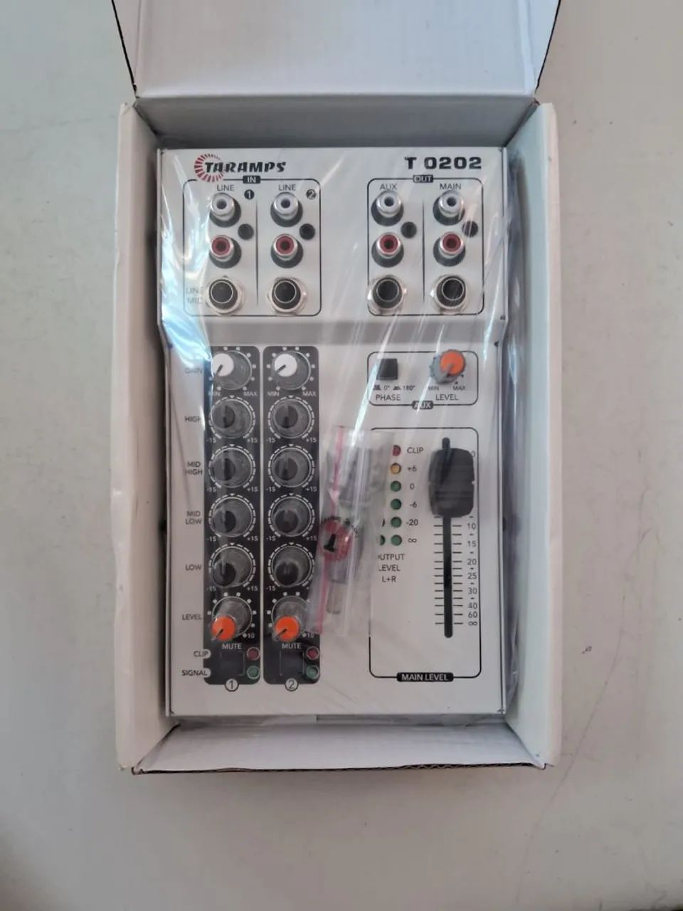 Mesa de Som Taramps T 0202. Produto novo, na caixa, nunca usado. - Foto 2