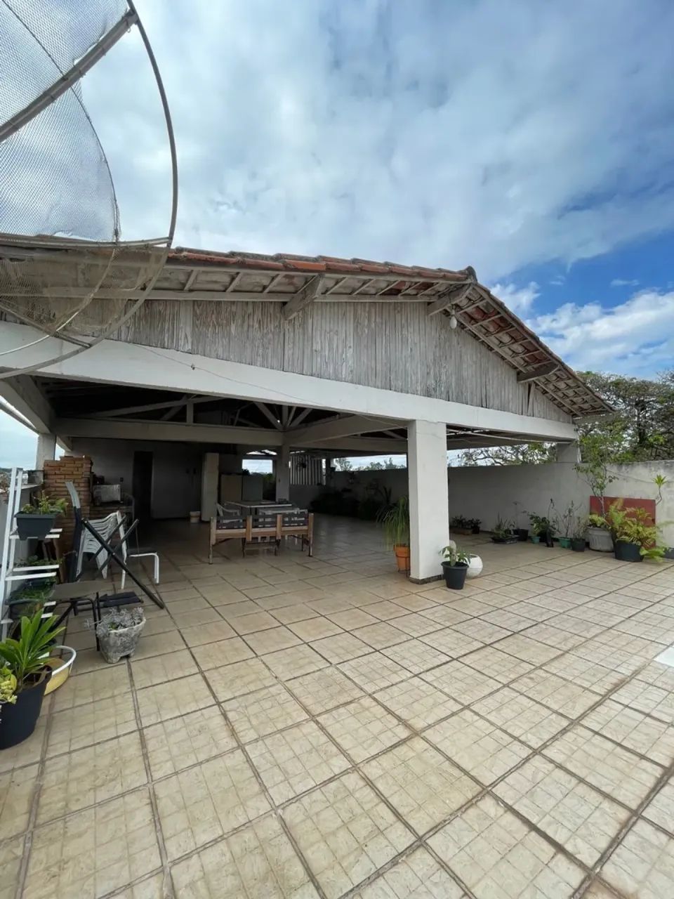 CASA E LOJA COMERCIAL NO SANTA TEREZINHA.