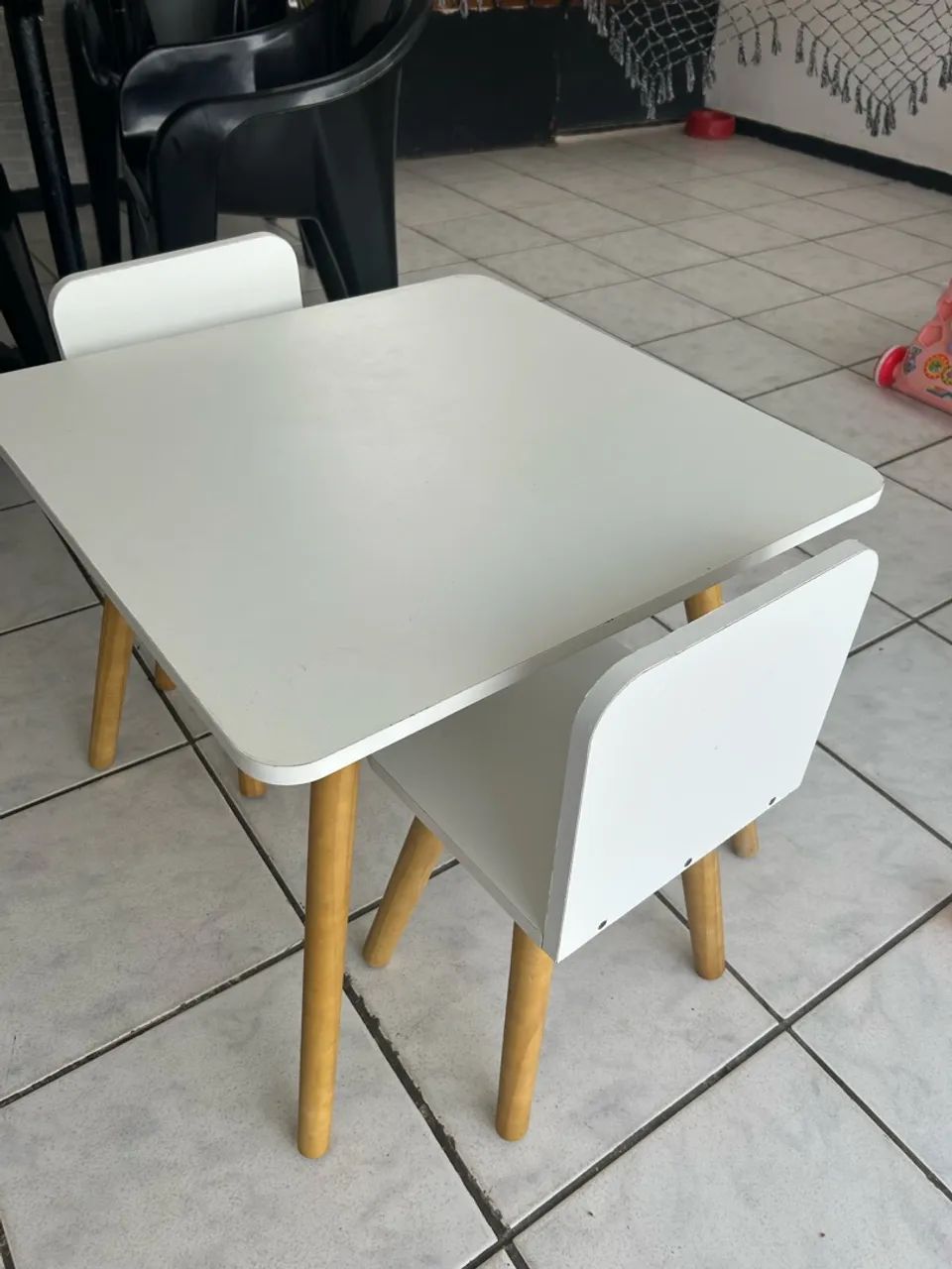 Mesa infantil com duas cadeiras  - Foto 2