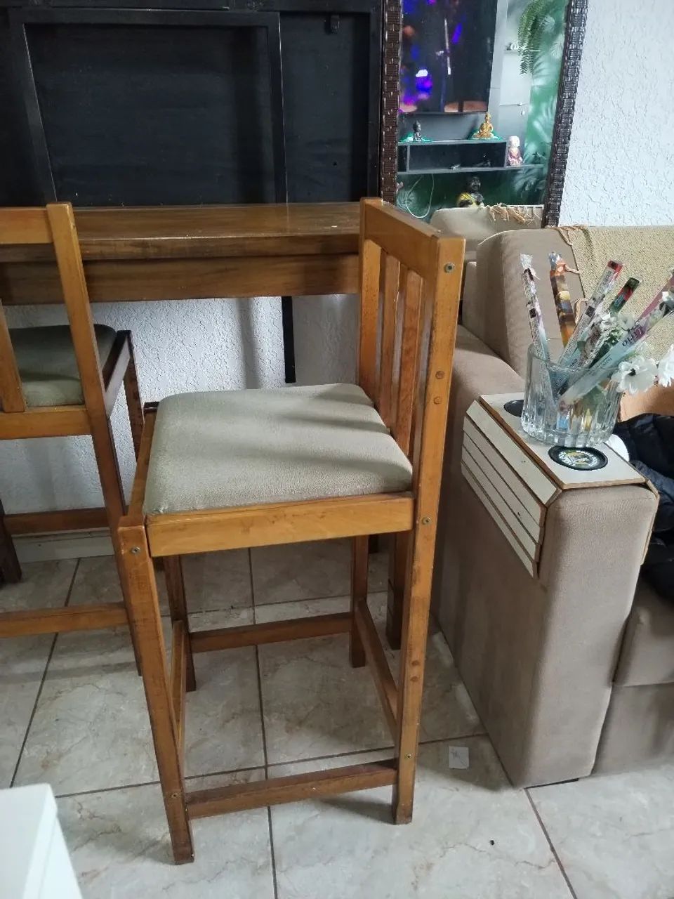 Mesa alta e duas cadeiras. - Foto 2