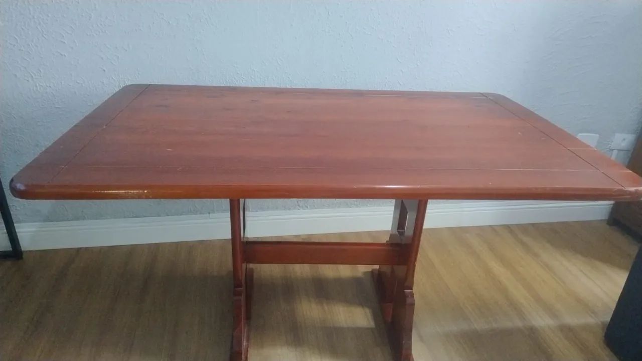 Mesa de madeira maciça desmontável 