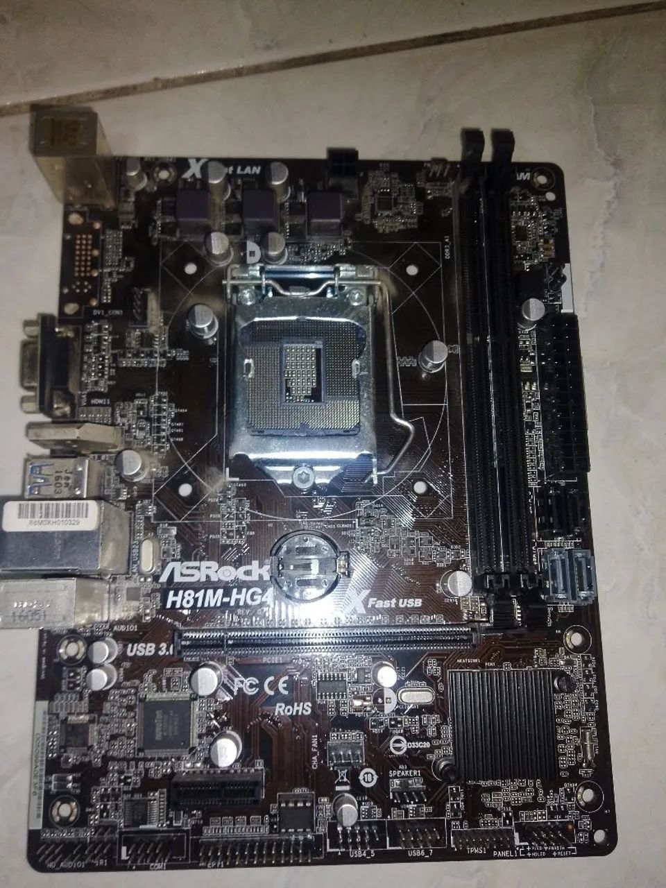 Placa mãe H81M-HG4 (com deifeito, para peças). - Foto 2