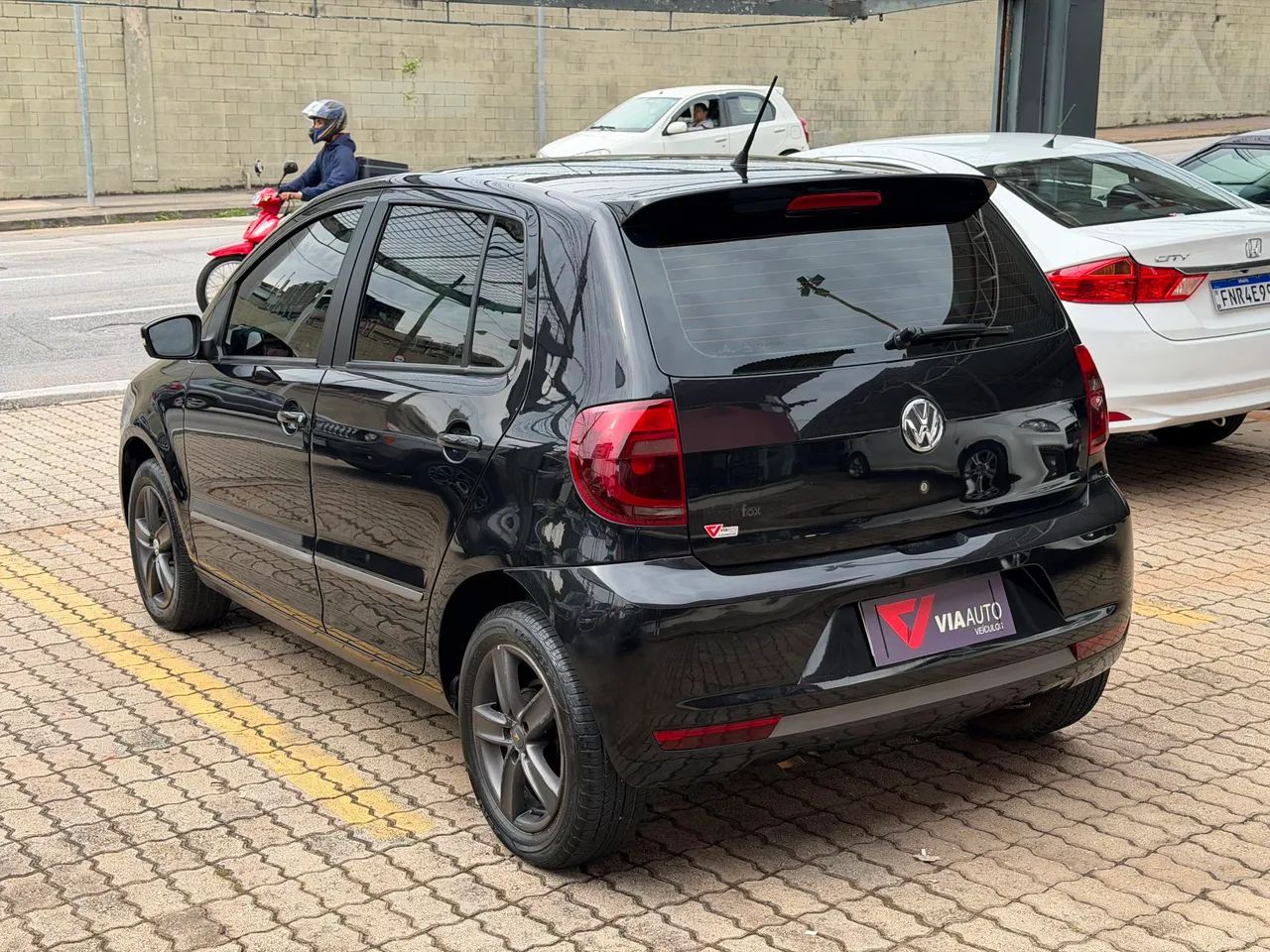 Volkswagen Fox 1.0 MI Total Flex 8V 5P 2013 - Foto 4