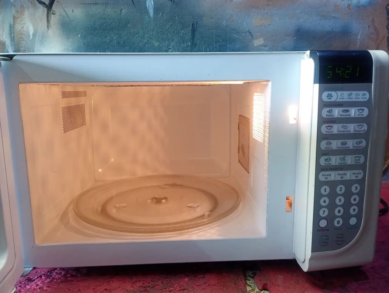 microondas Electrolux 31 litros funcionando perfeitamente sem detalhes tudo funcionando  - Foto 2