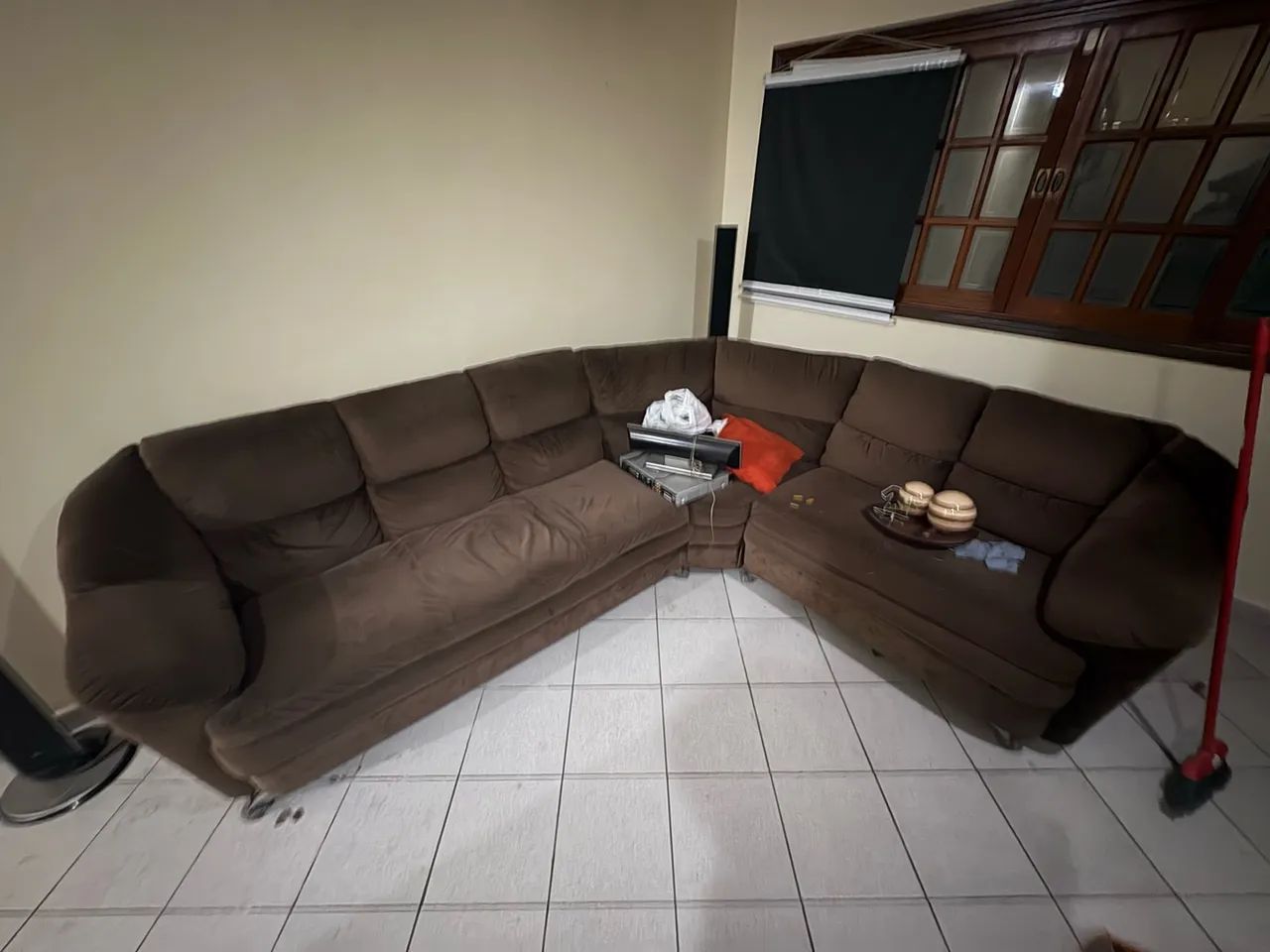 Sofá em L com detalhe