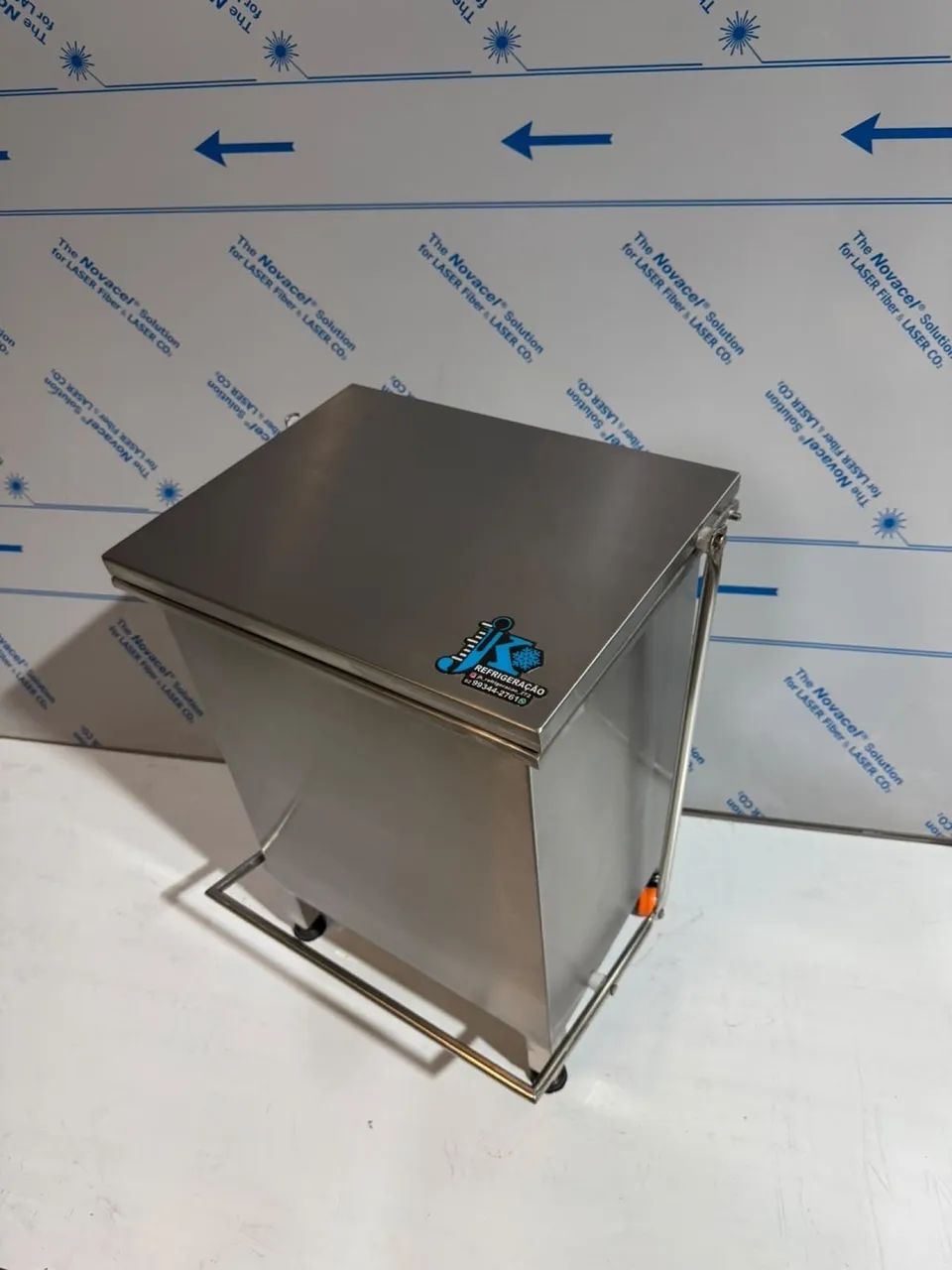 Lixeira de Inox com Pedal - 50L, 100L e 200L - Foto 3