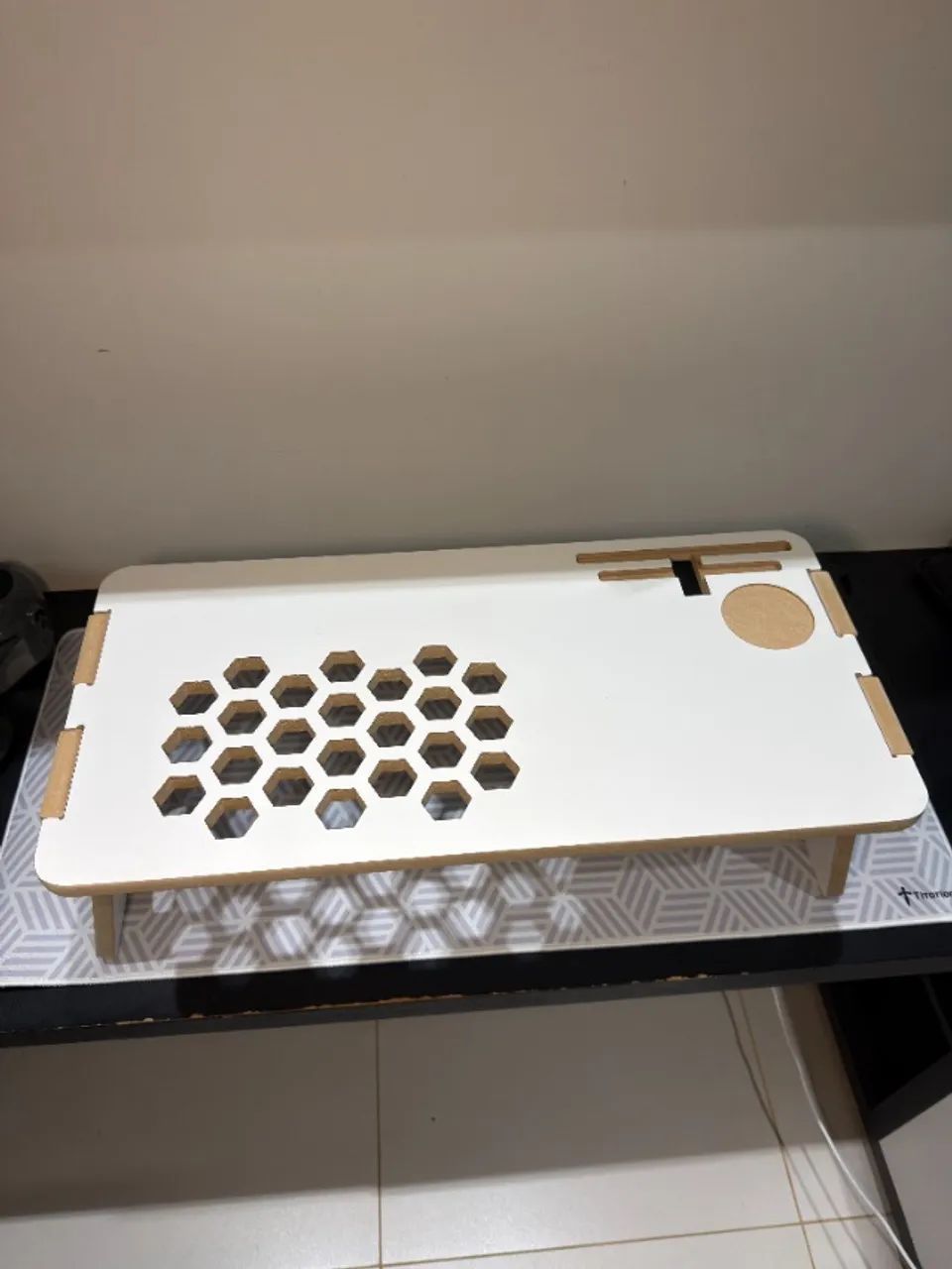 Mesa Dobrável para Notebook na Cama em MDF com Porta-Copos - Foto 3