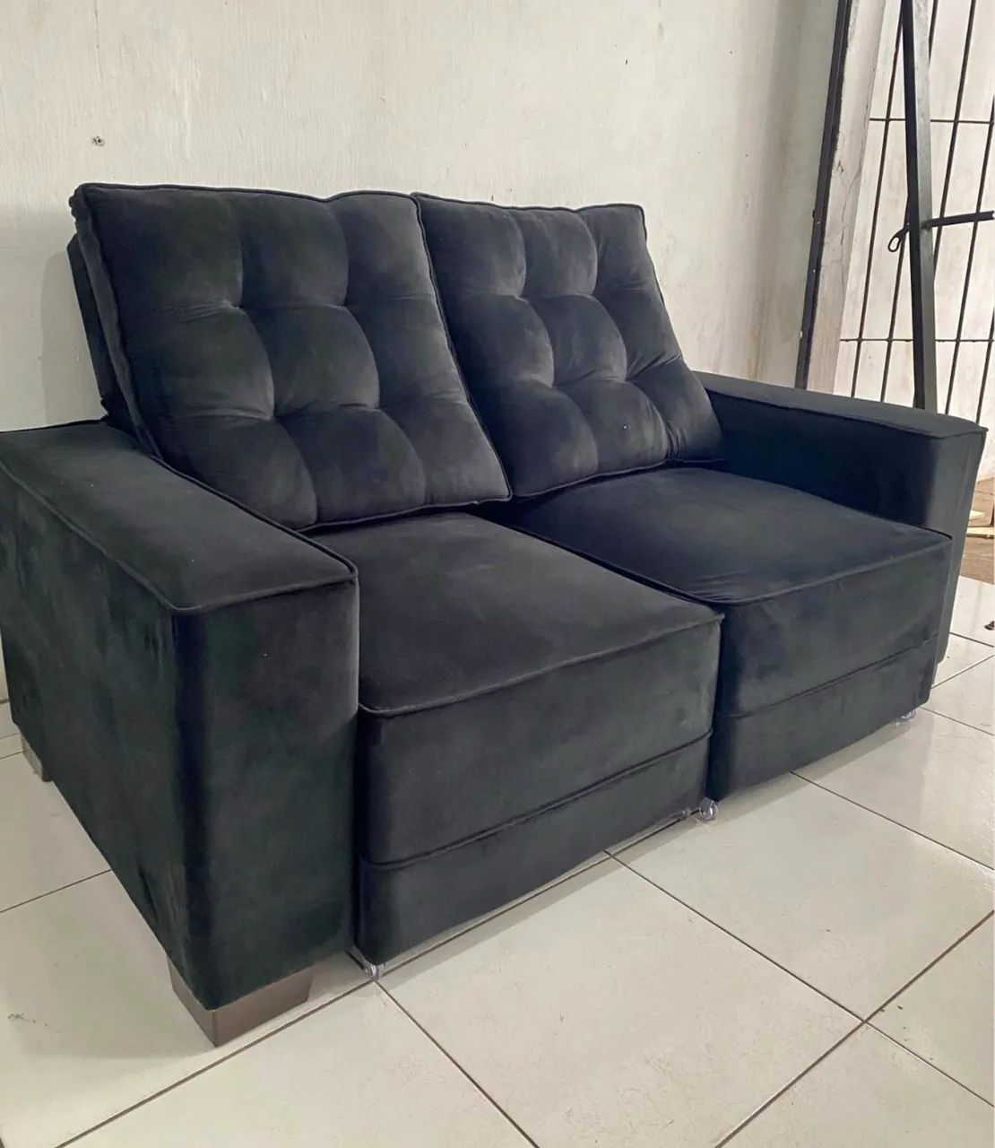 Sofá Retrátil e Reclinável em Tecido