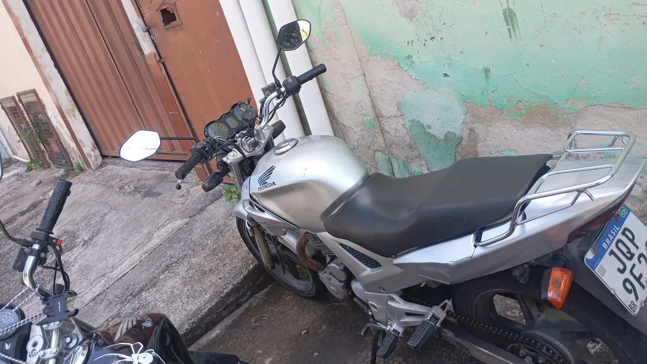 Moto com detalhes  - Foto 2
