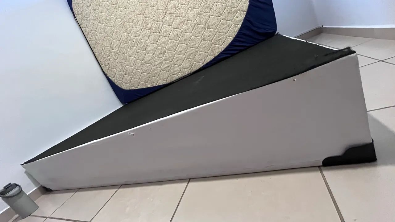 Box de cama casal em couro 