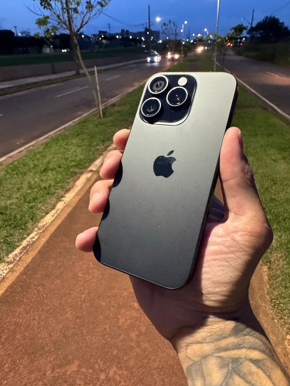 IPhone 16 pro 128 GB  - Foto 4