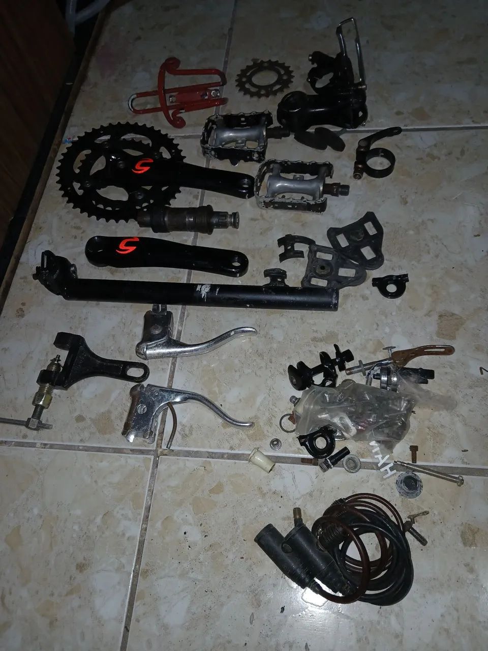 Peças usadas de bicicleta MTB.