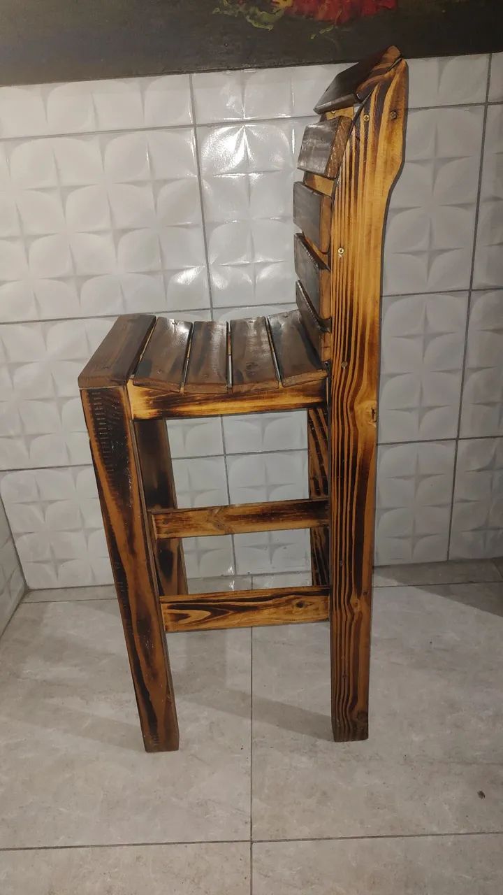 Vendo um banco alto de pinus. - Foto 2