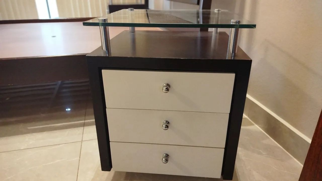 Vendo cama Queen com 2 criados mudos - Foto 5