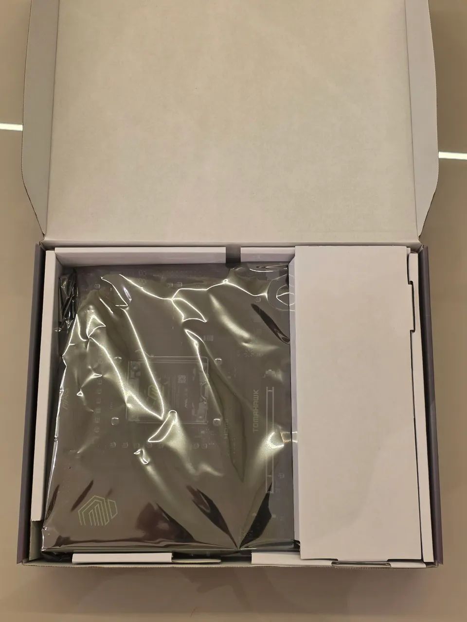 Kit Msi X870e Tomahawk wifi muito nova + Ryzen 9 9950x  - Foto 2
