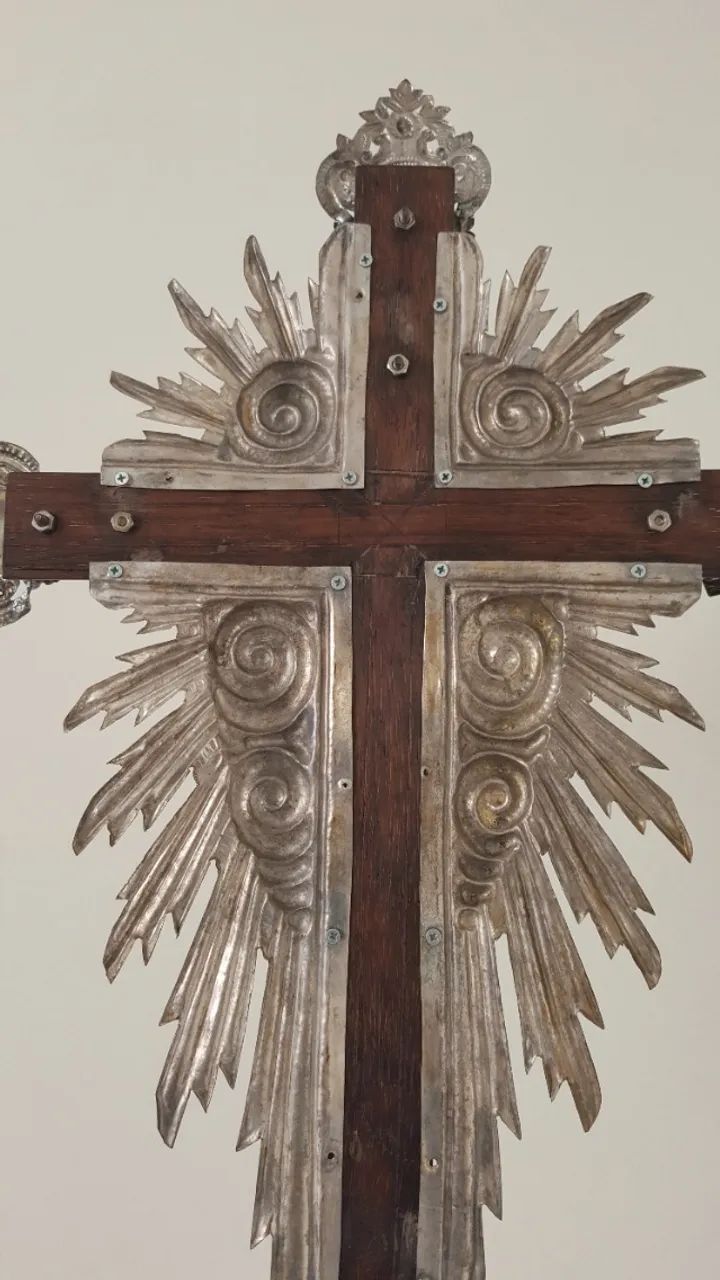 Grande crucifixo de madeira  - Foto 4
