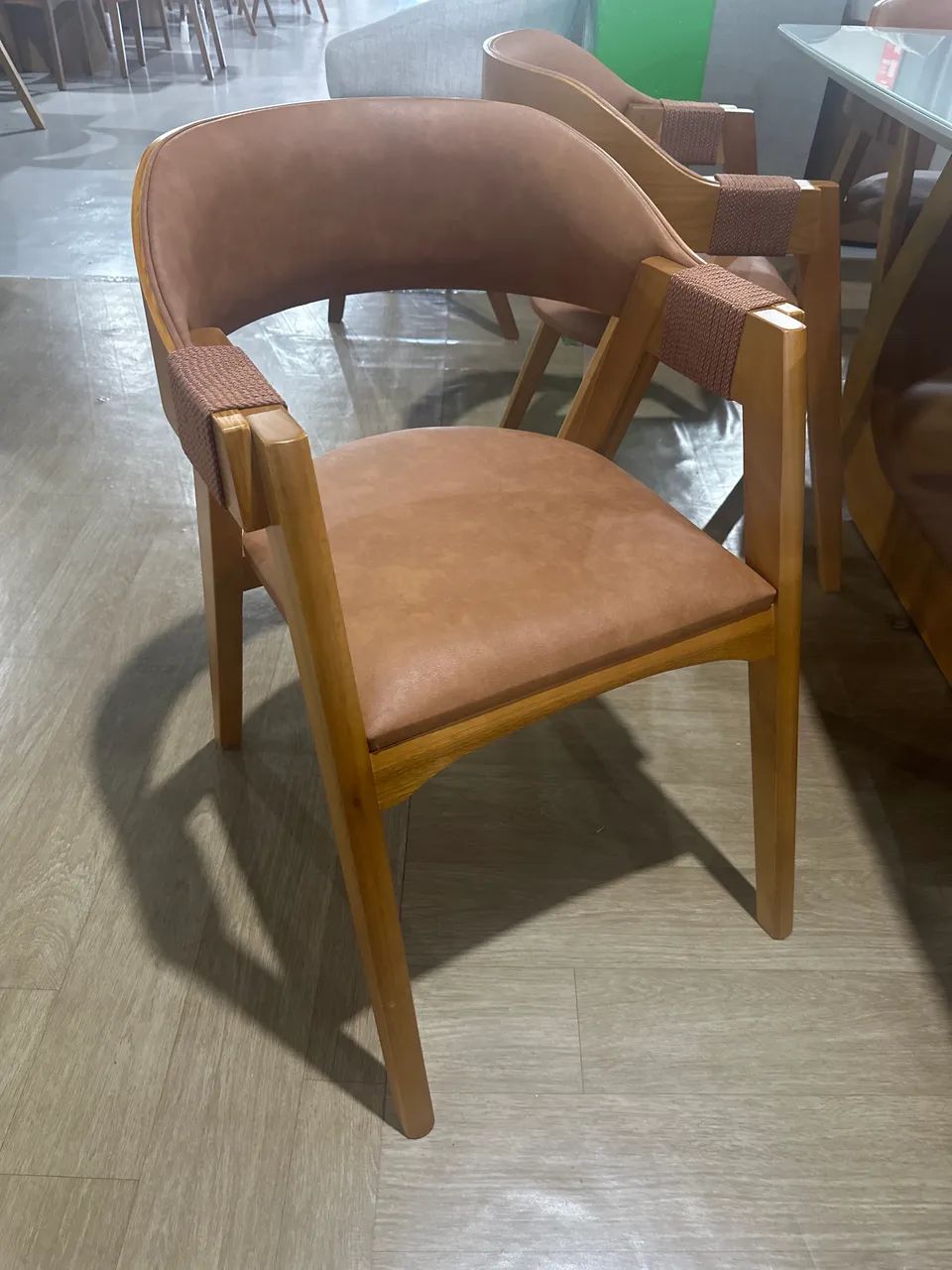 Cadeira para mesa de jantar / NOVO 