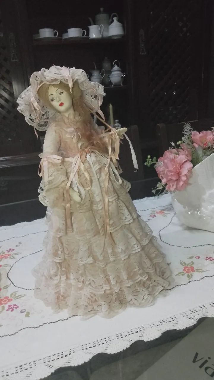 Boneca estilo Vitoriano,marcas pelo tempo 