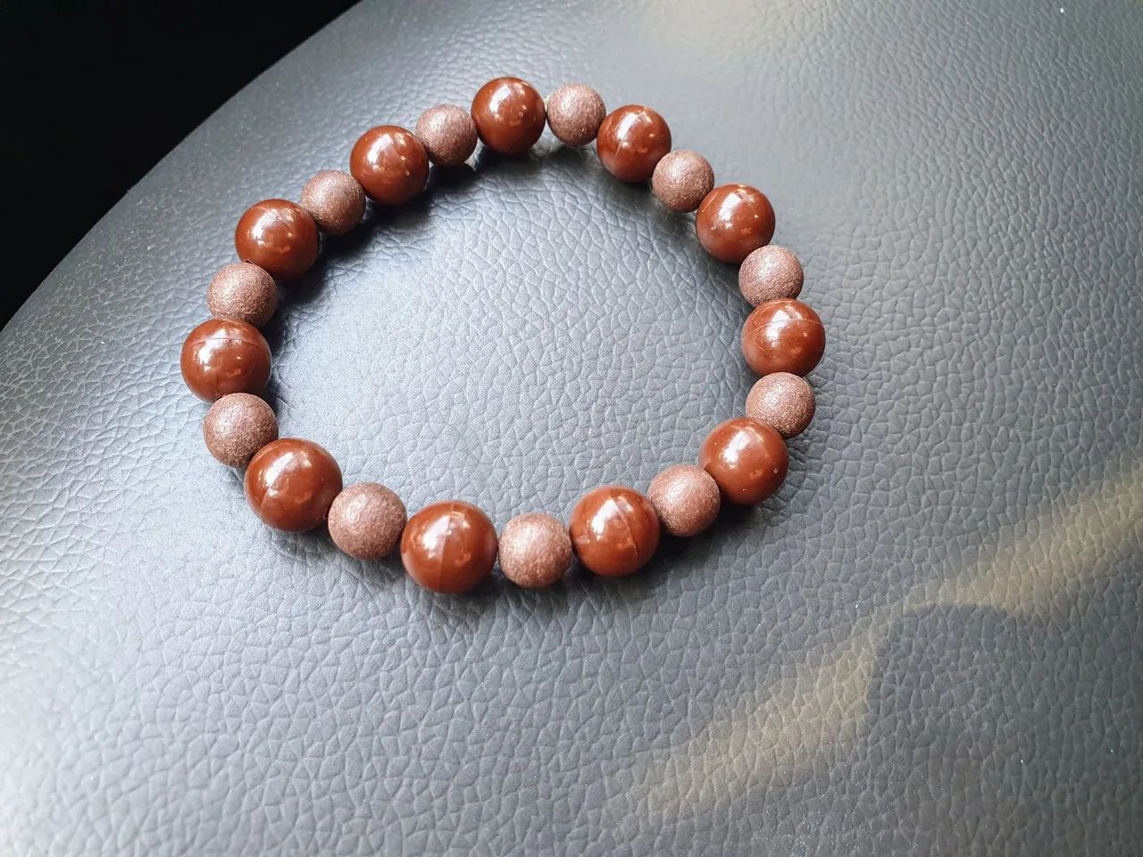 Pulseira de contas marrom - Foto 4