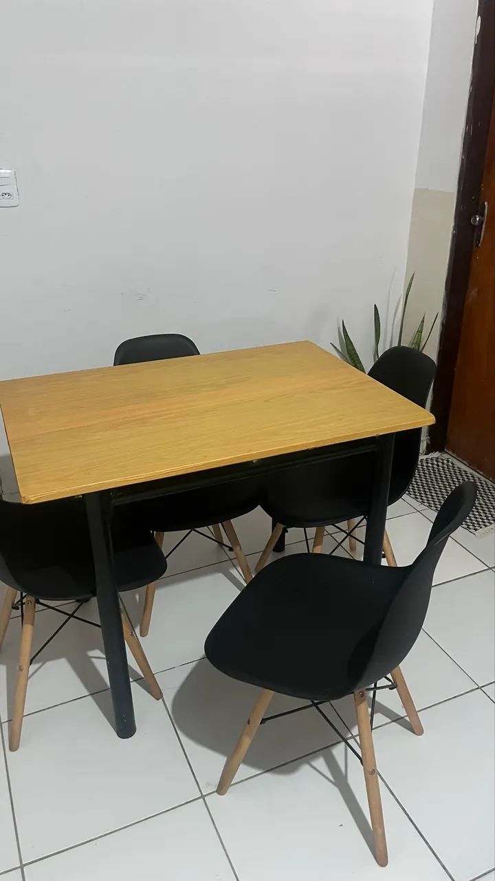 Mesa com 4 cadeiras  - Foto 2