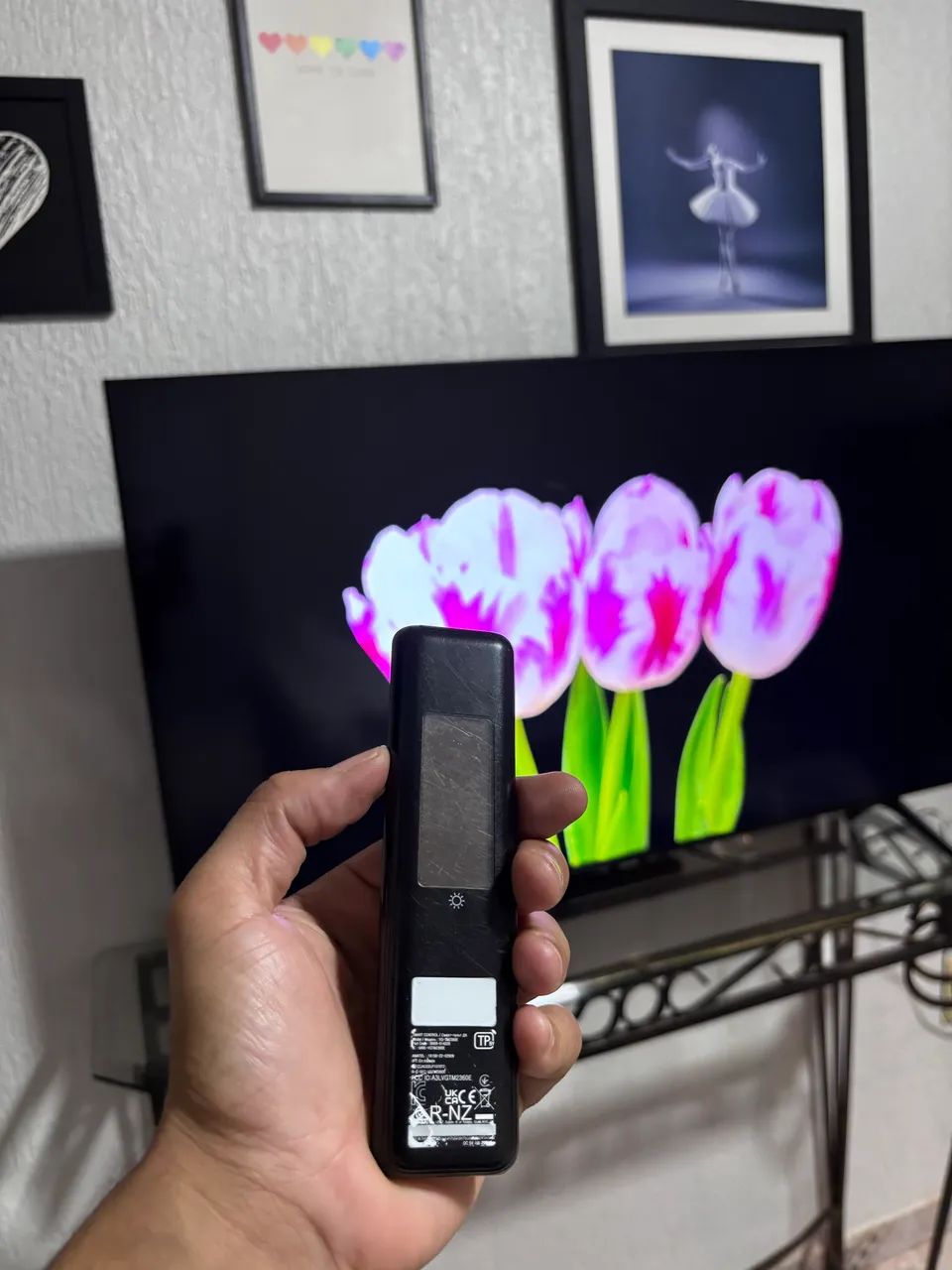 Smart tv Samsung 43 polegadas 3 em 1, sistema Tizem 4k , borda infinita, controle solar. - Foto 4