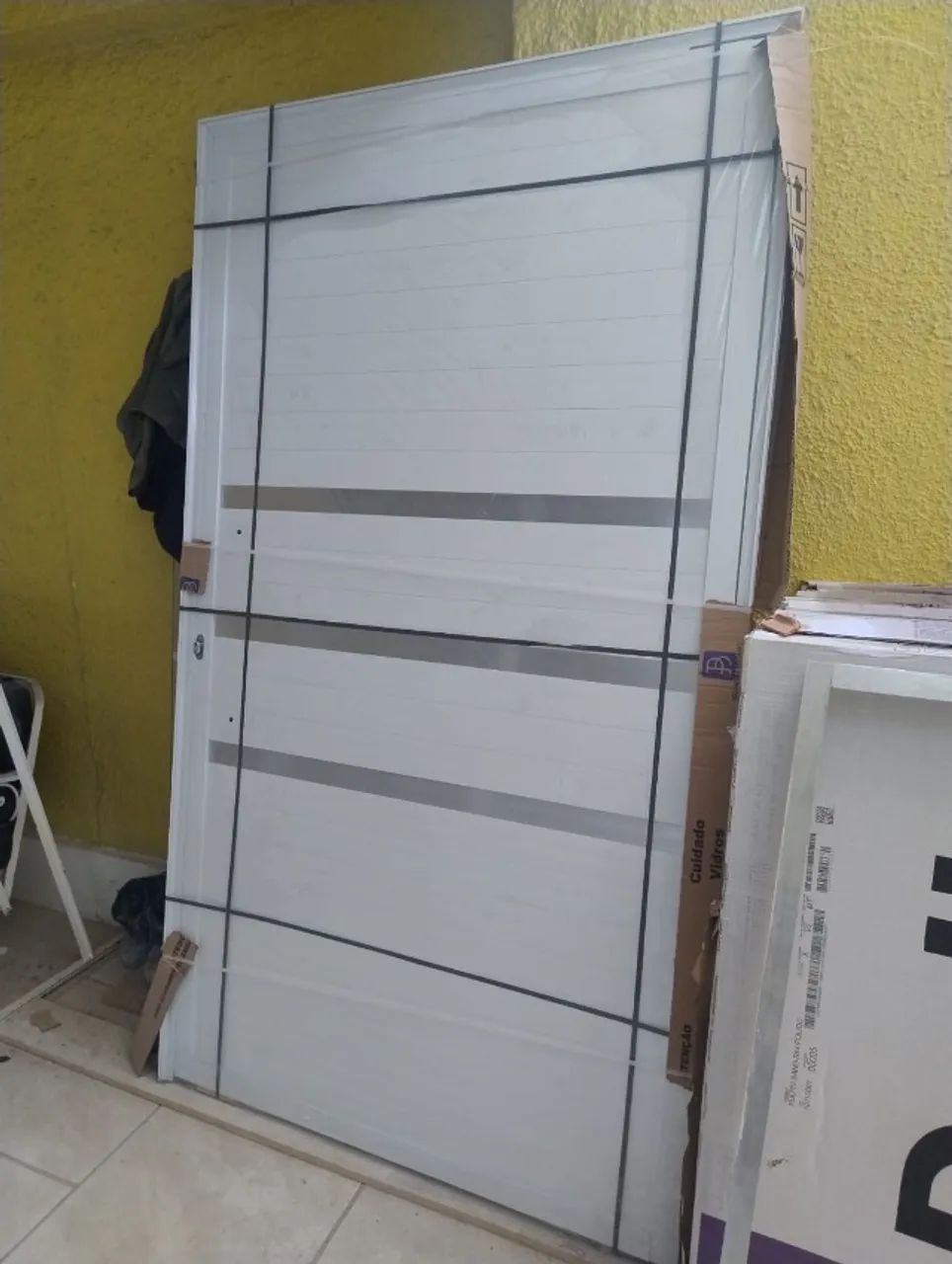 Porta Pivotante de Alumínio 210 X 120cm com Puxador e Friso Veneza Branco (NOVA) - Foto 5