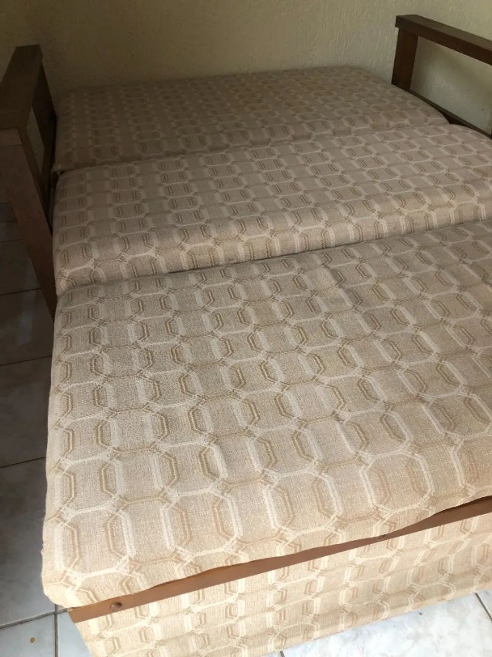 Sofá-cama dois lugares - Madeira de altíssima qualidade - Foto 2