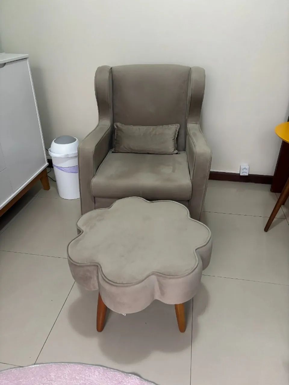 Poltrona Amamentação + Puff - Foto 3