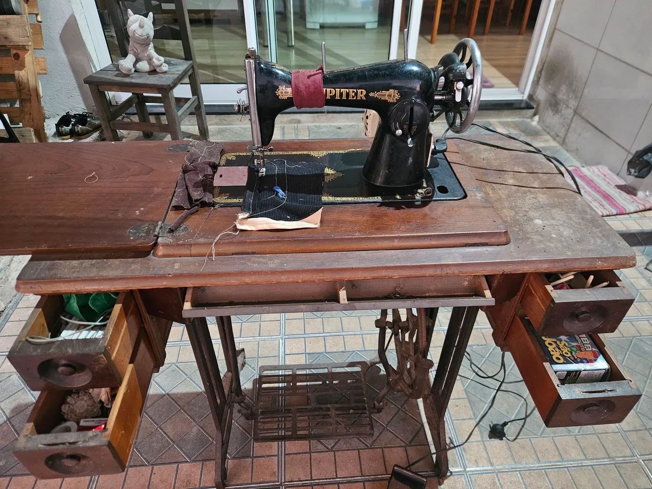 Máquina de costura antiga singer  - Foto 4
