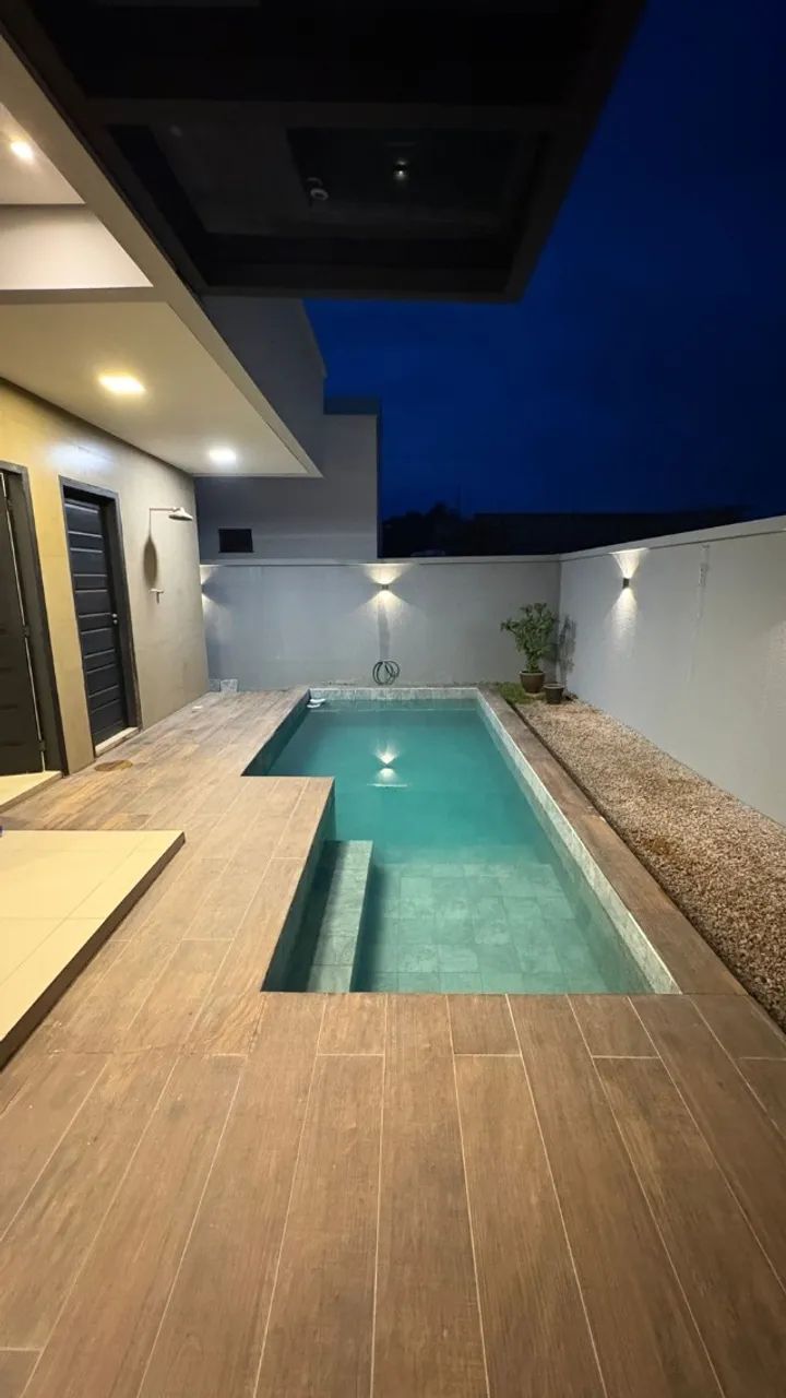 Casa no Condomínio Alphaville. Três quartos, sala integrada, piscina, placa solar - Foto 5