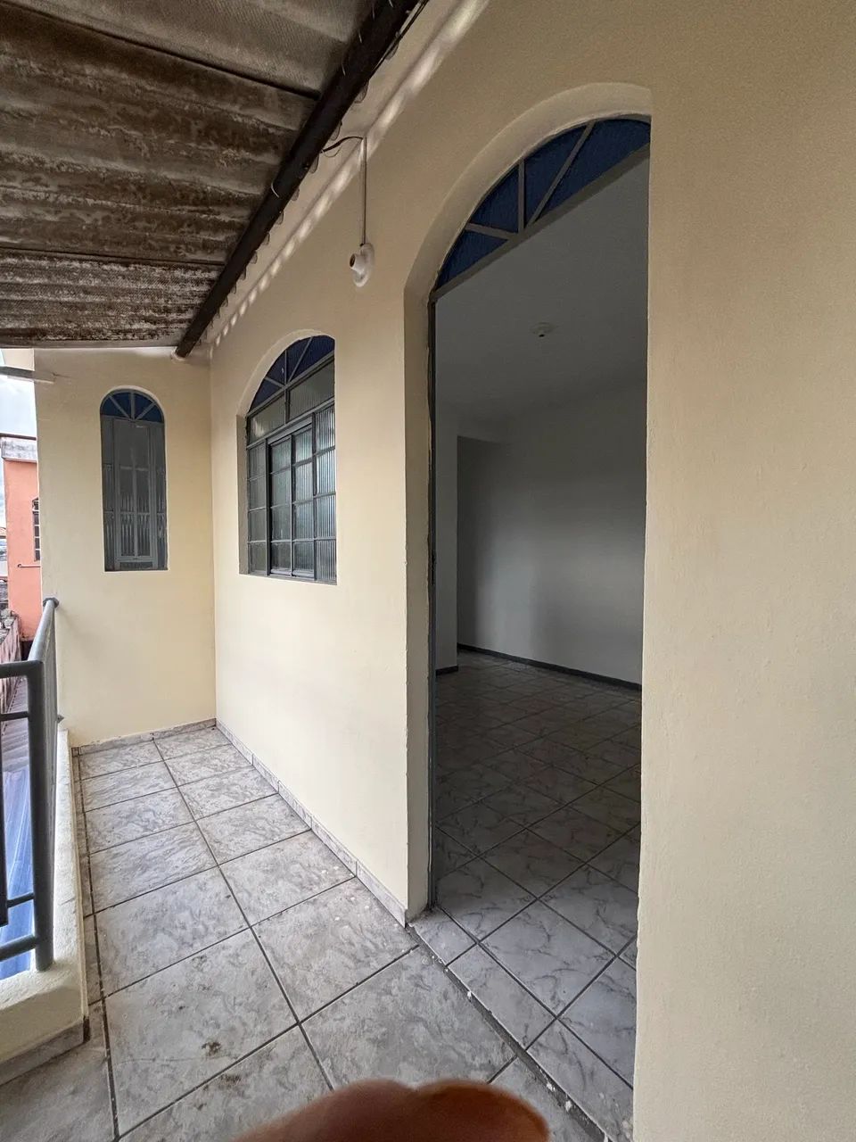 Excelente casa de 2 quartos com garagem em ambiente familiar e tranquilo