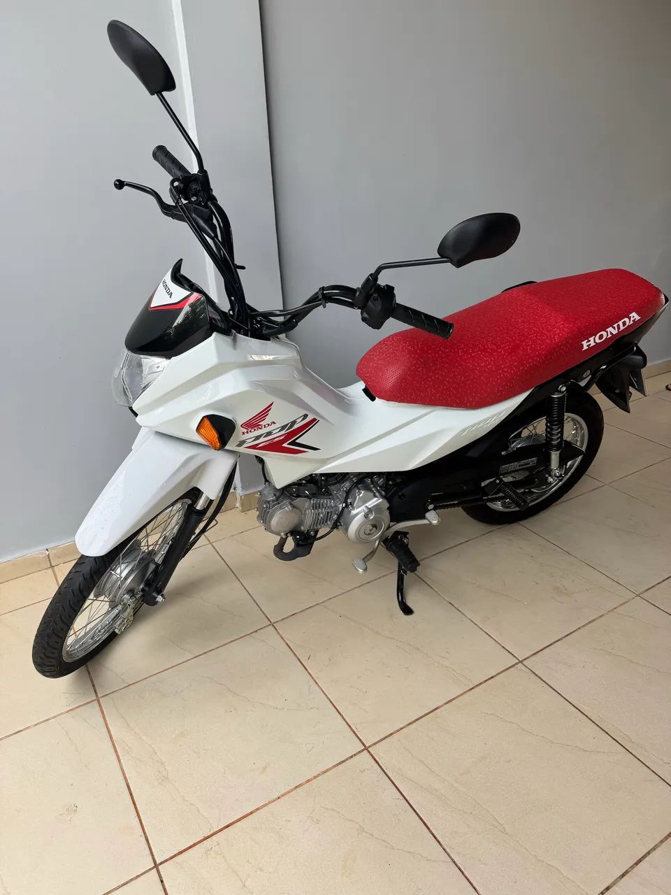 Honda POP 125cc 750km rodados ? praticamente zero