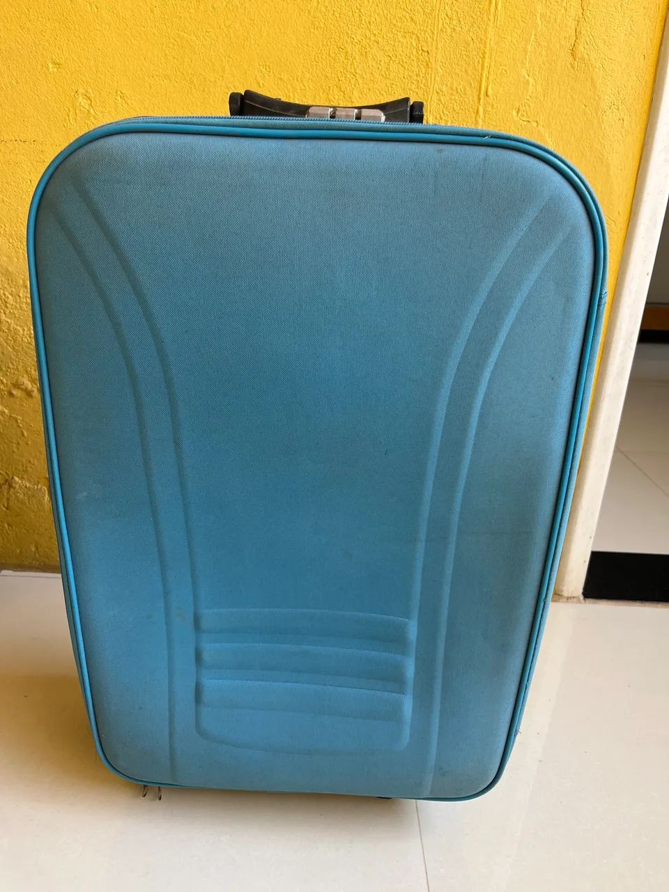 Mala de viagem usada