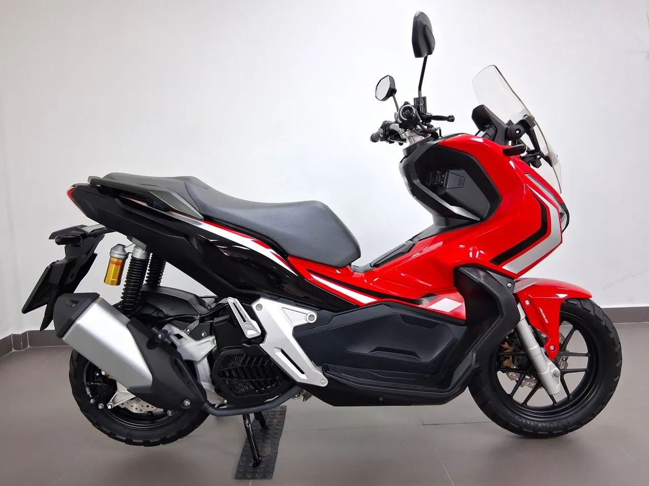 HONDA ADV