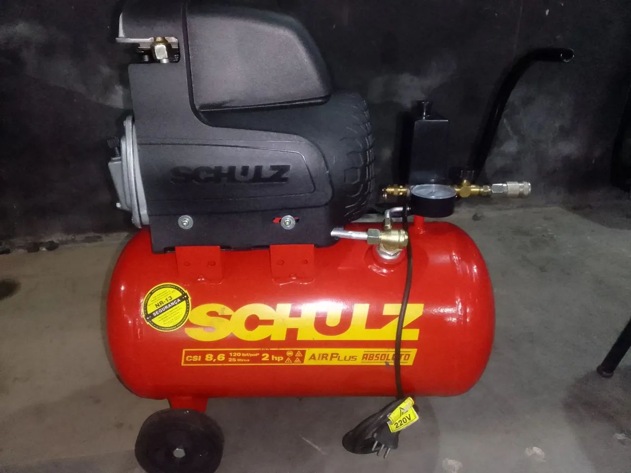 Compresor de Ar Schulz 8.6 PCM 25L 2HP 220V Ótimo Estado