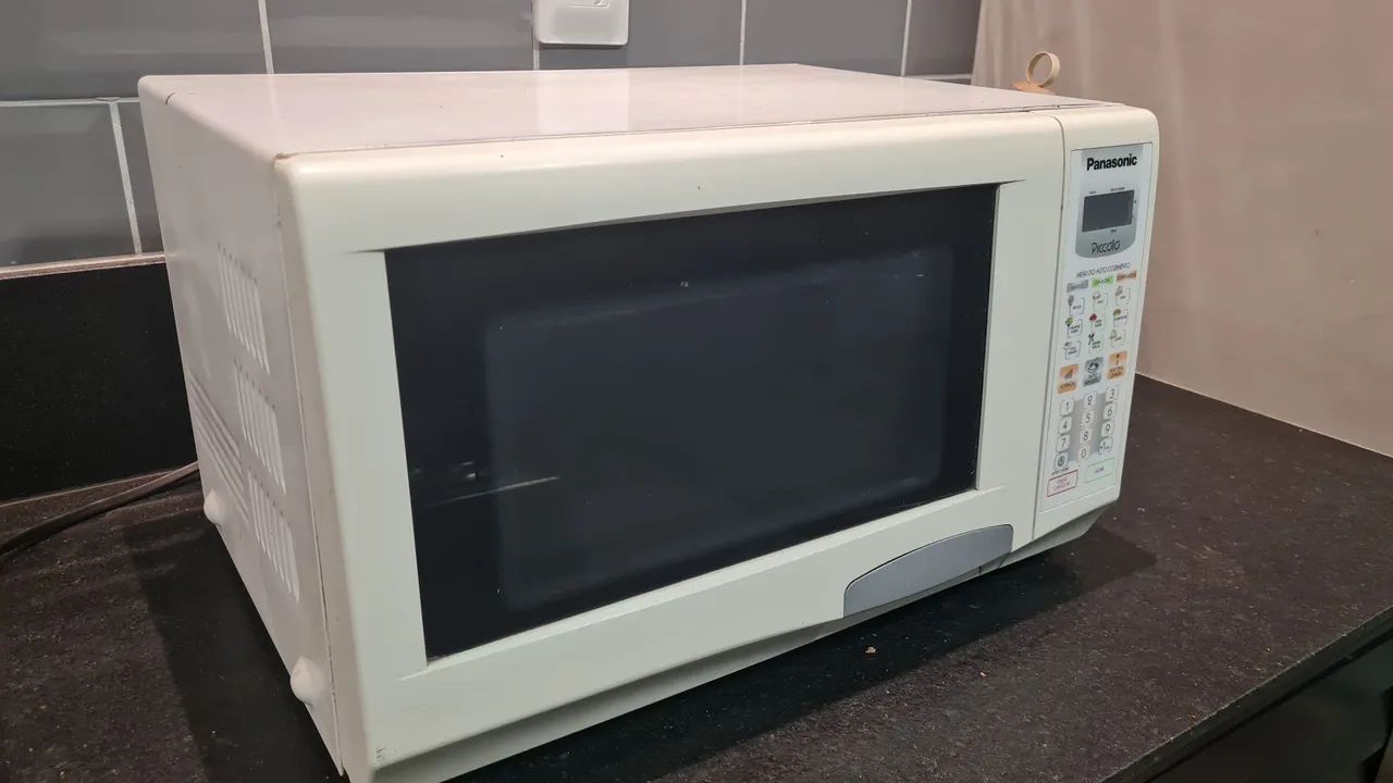 Microondas Panasonic Piccolo 22 litros - Foto 2