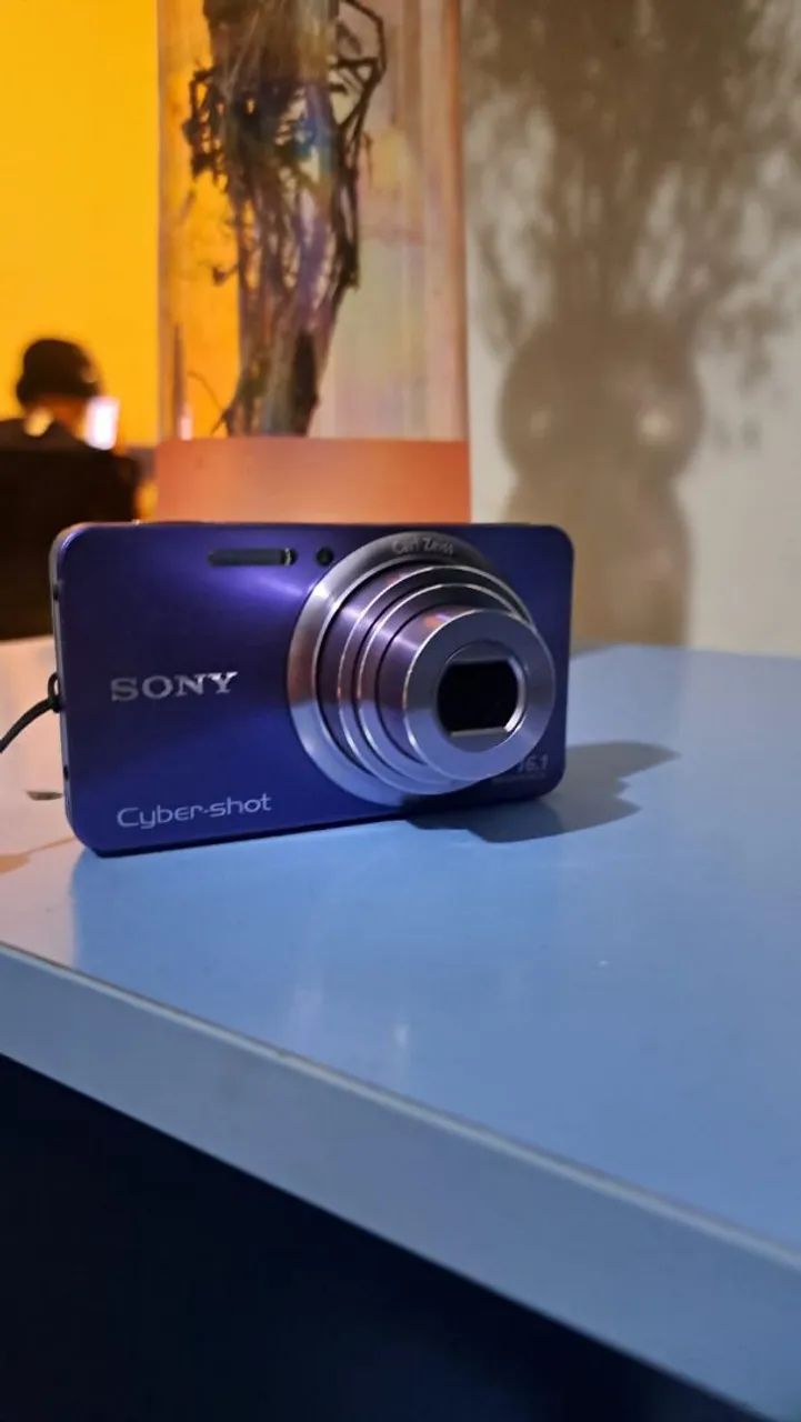 Câmera Sony Cyber-shot DSC-W570, com Case original Sony, SSD original Sony 2GB, usada