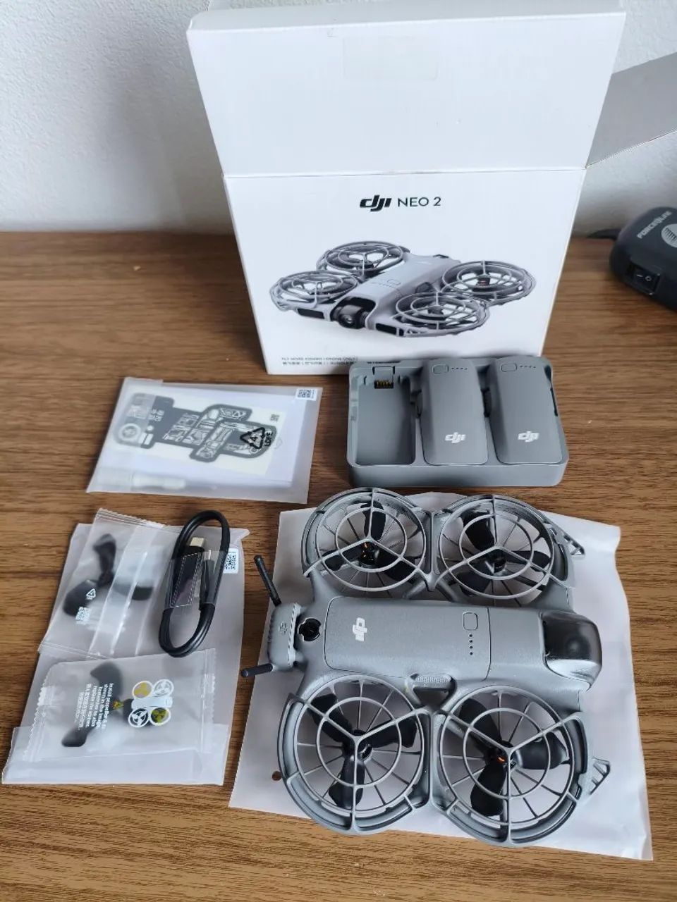 Dji neo 2 - 3 baterias, Hub e transmissor  - Foto 2