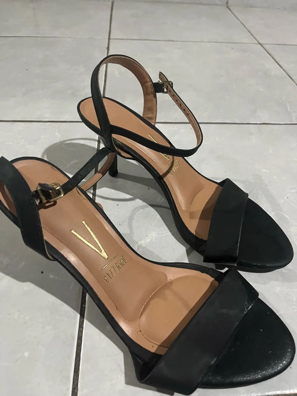 Vendo 1 par de sapatos Vizzano